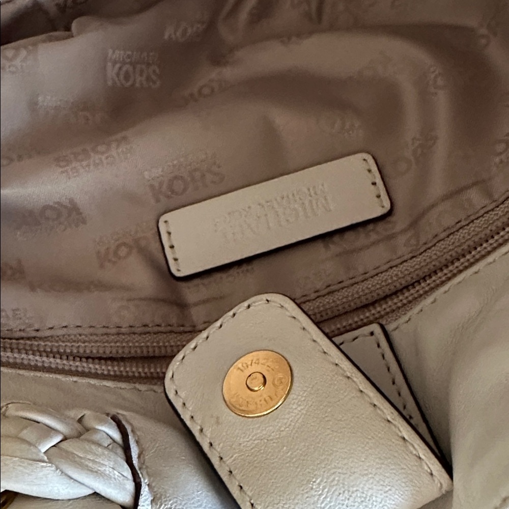 Michael Kors Cream Shoulder Bag with Gold Accents - Picture 7 of 8